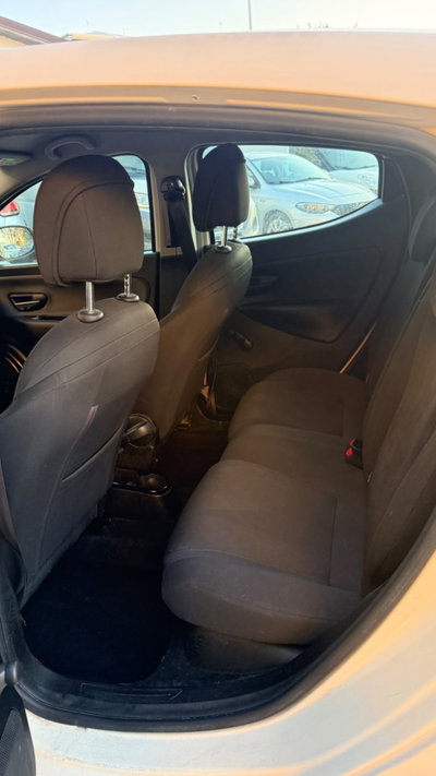 Lancia Ypsilon 1.2 69 CV 5 porte Platinum (13)