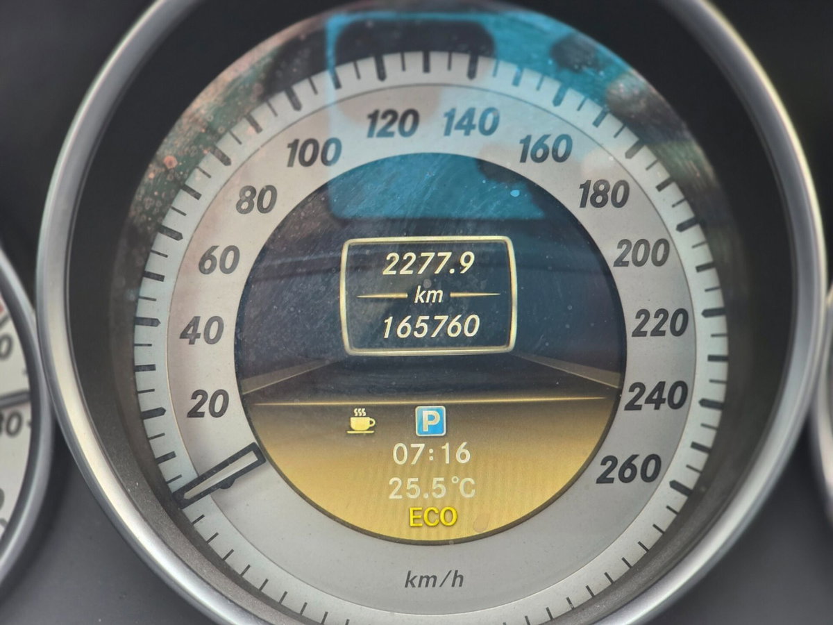 Mercedes-Benz Classe C Coupé 220 CDI BlueEFFICIENCY Coupé Avantgarde (12)