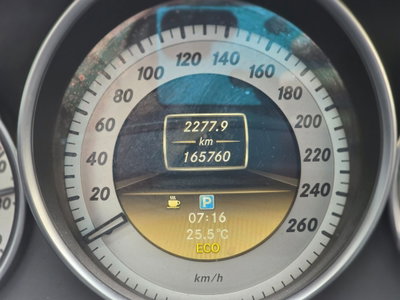Mercedes-Benz Classe C Coupé 220 CDI BlueEFFICIENCY Coupé Avantgarde (12)