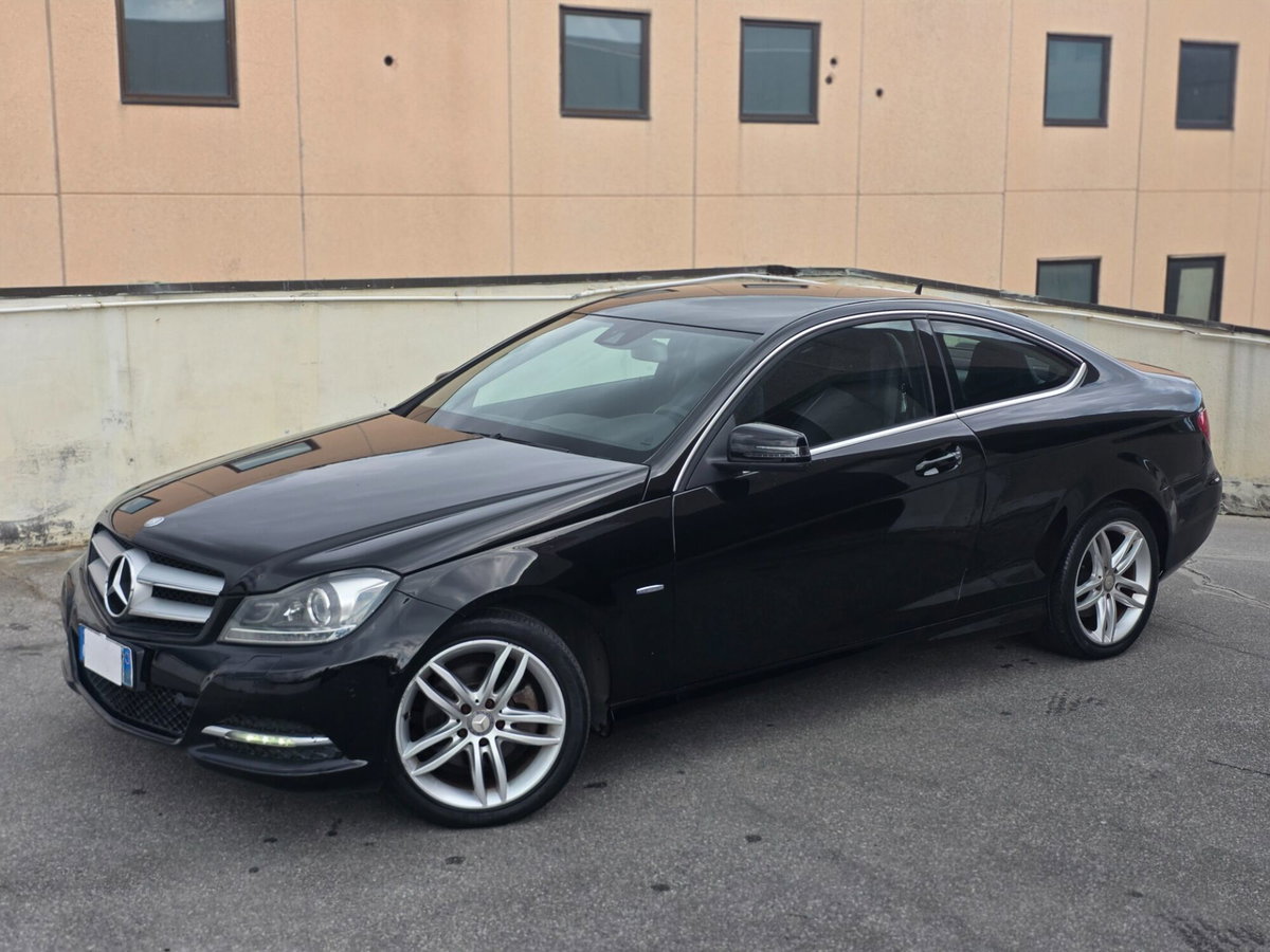 Mercedes-Benz Classe C Coupé 220 CDI BlueEFFICIENCY Coupé Avantgarde (3)