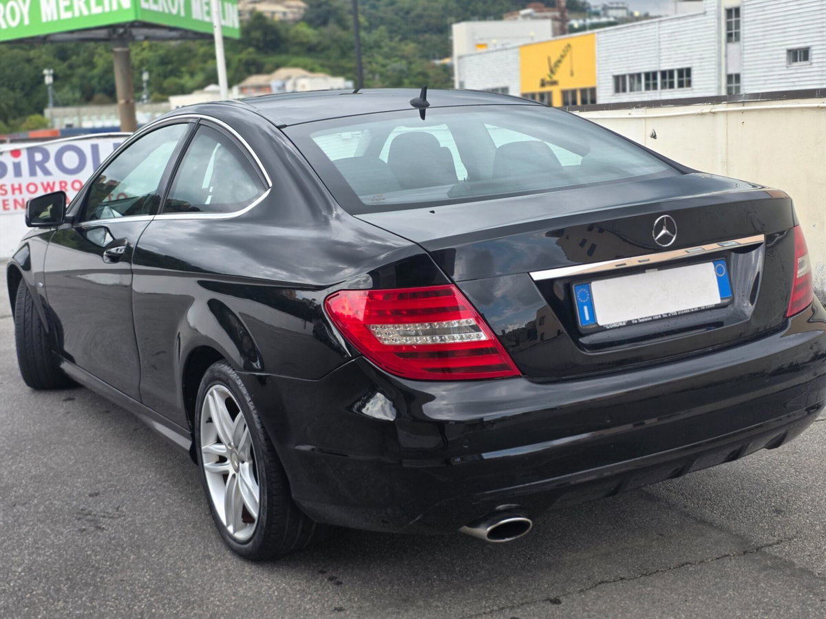 Mercedes-Benz Classe C Coupé 220 CDI BlueEFFICIENCY Coupé Avantgarde (5)