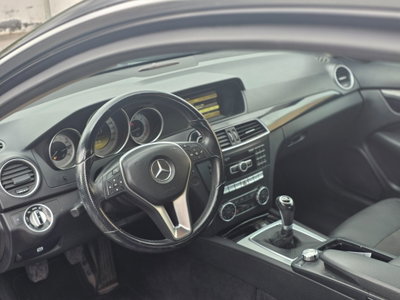 Mercedes-Benz Classe C Coupé 220 CDI BlueEFFICIENCY Coupé Avantgarde (8)