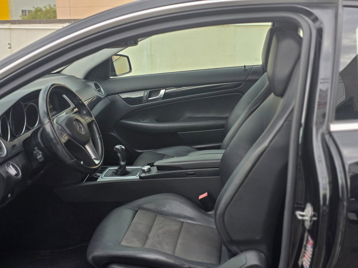 Mercedes-Benz Classe C Coupé 220 CDI BlueEFFICIENCY Coupé Avantgarde (9)