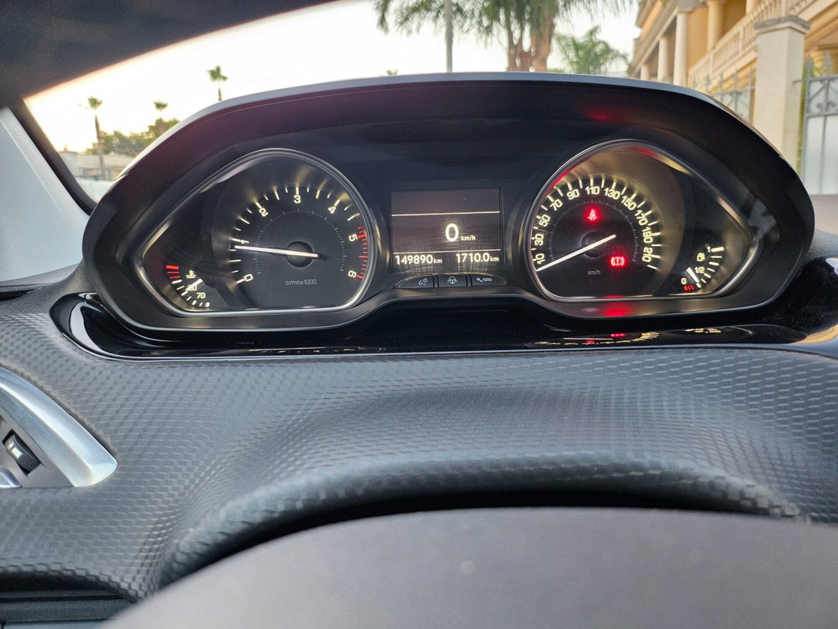 Peugeot 2008 100 Allure (12)