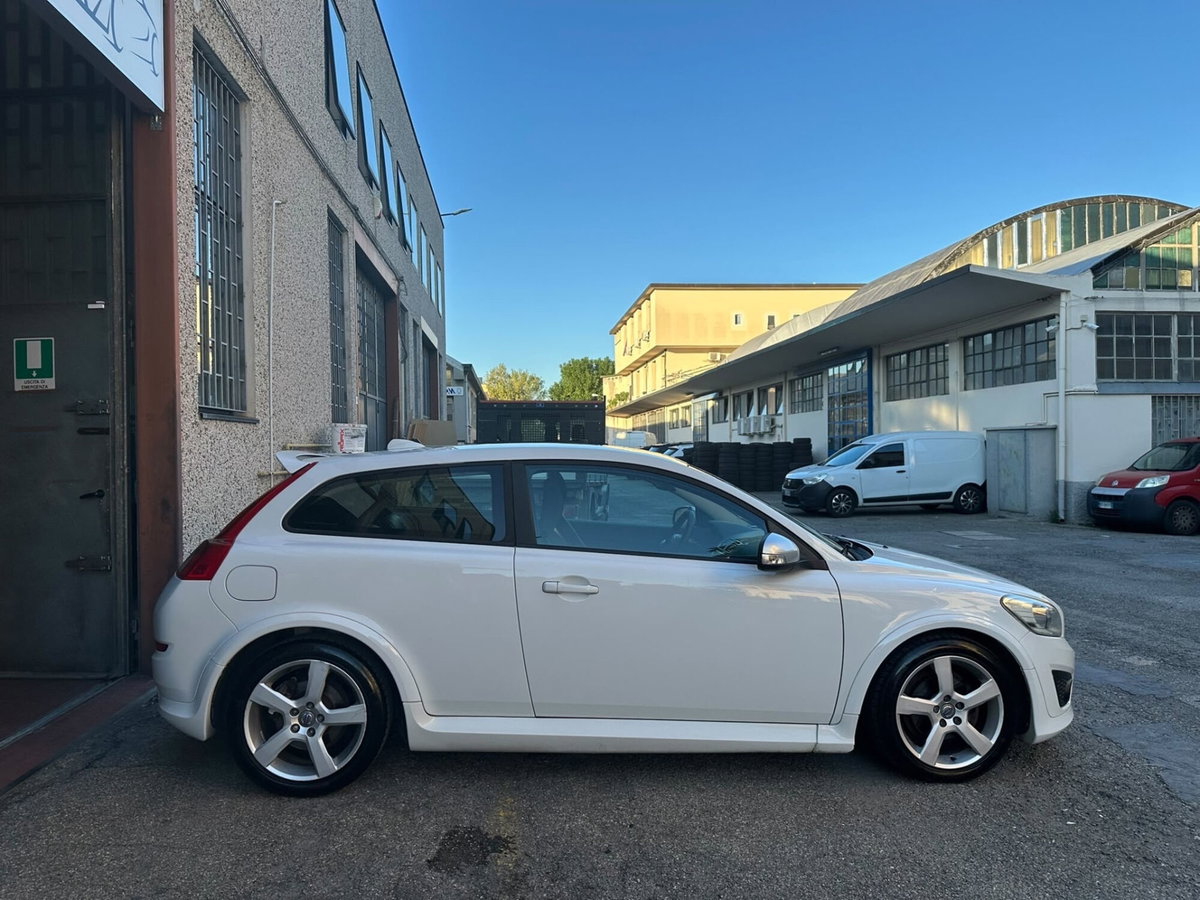 Volvo C30 D2 R-Design (4)