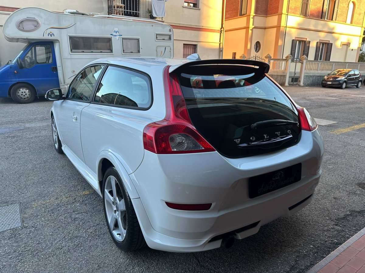 Volvo C30 D2 R-Design (7)