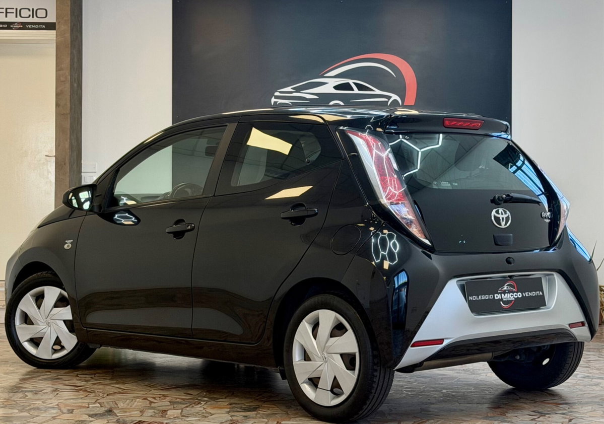 Toyota Aygo 1.0 VVT-i 69 CV 5 porte x-wave MMT (7)