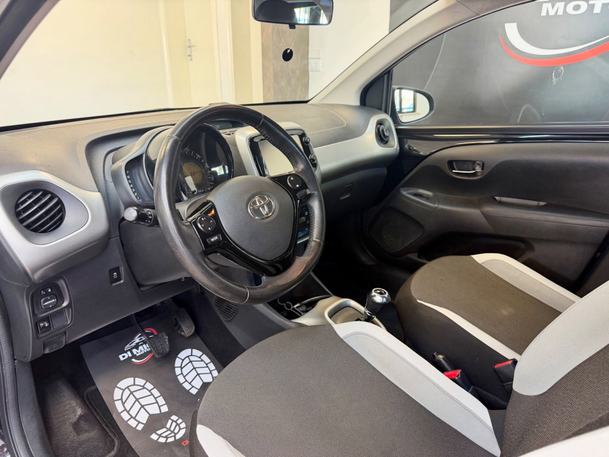 Toyota Aygo 1.0 VVT-i 69 CV 5 porte x-wave MMT (9)