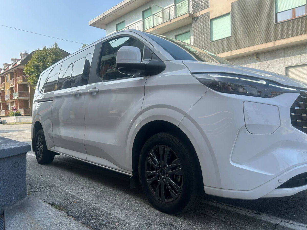 Ford Tourneo Connect 1.6 TDCi 115 CV Titanium (17)
