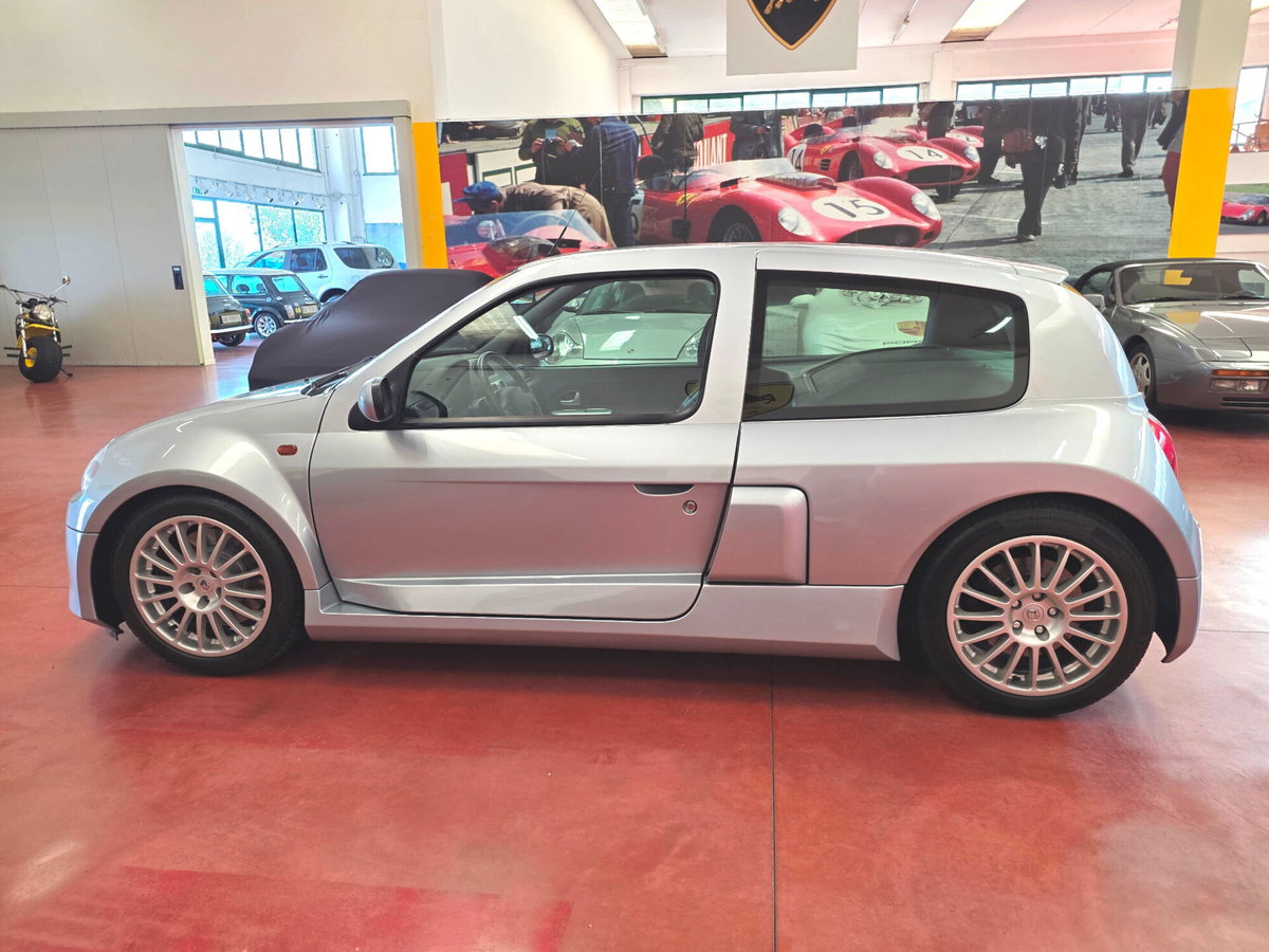 Renault Clio 3.0 V6 24V cat 3 porte Renault Sport (2)