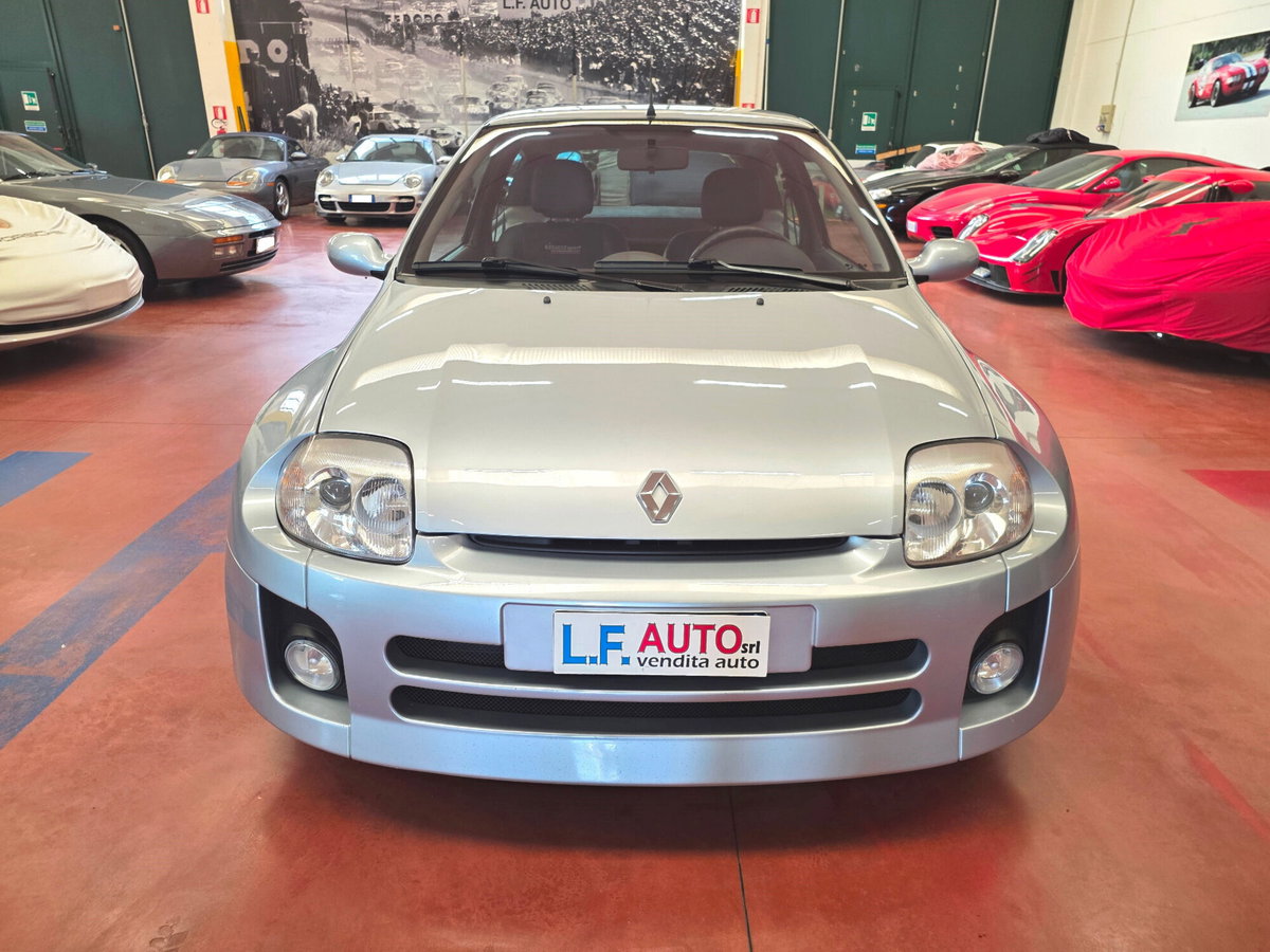 Renault Clio 3.0 V6 24V cat 3 porte Renault Sport (5)