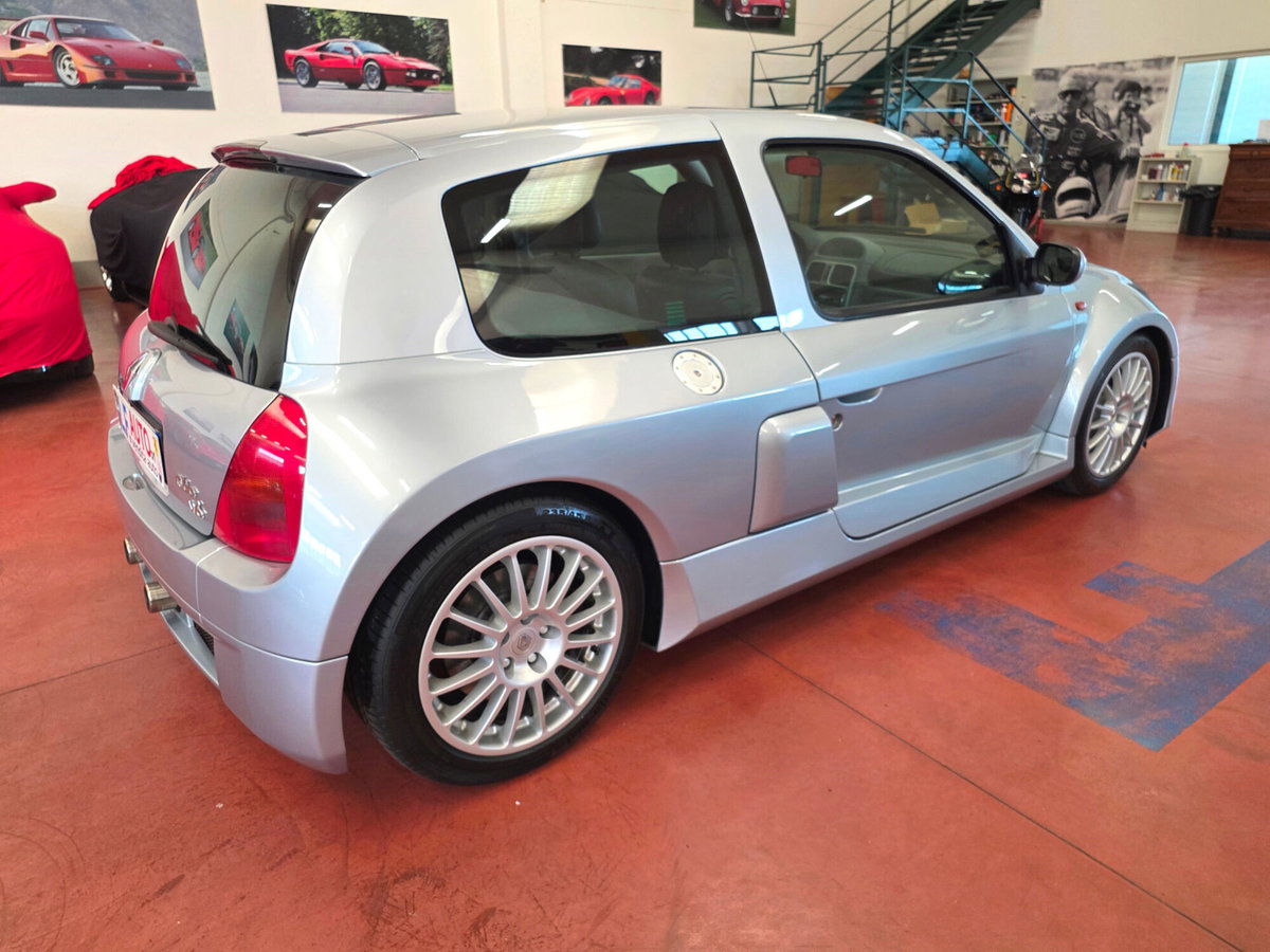 Renault Clio 3.0 V6 24V cat 3 porte Renault Sport (7)