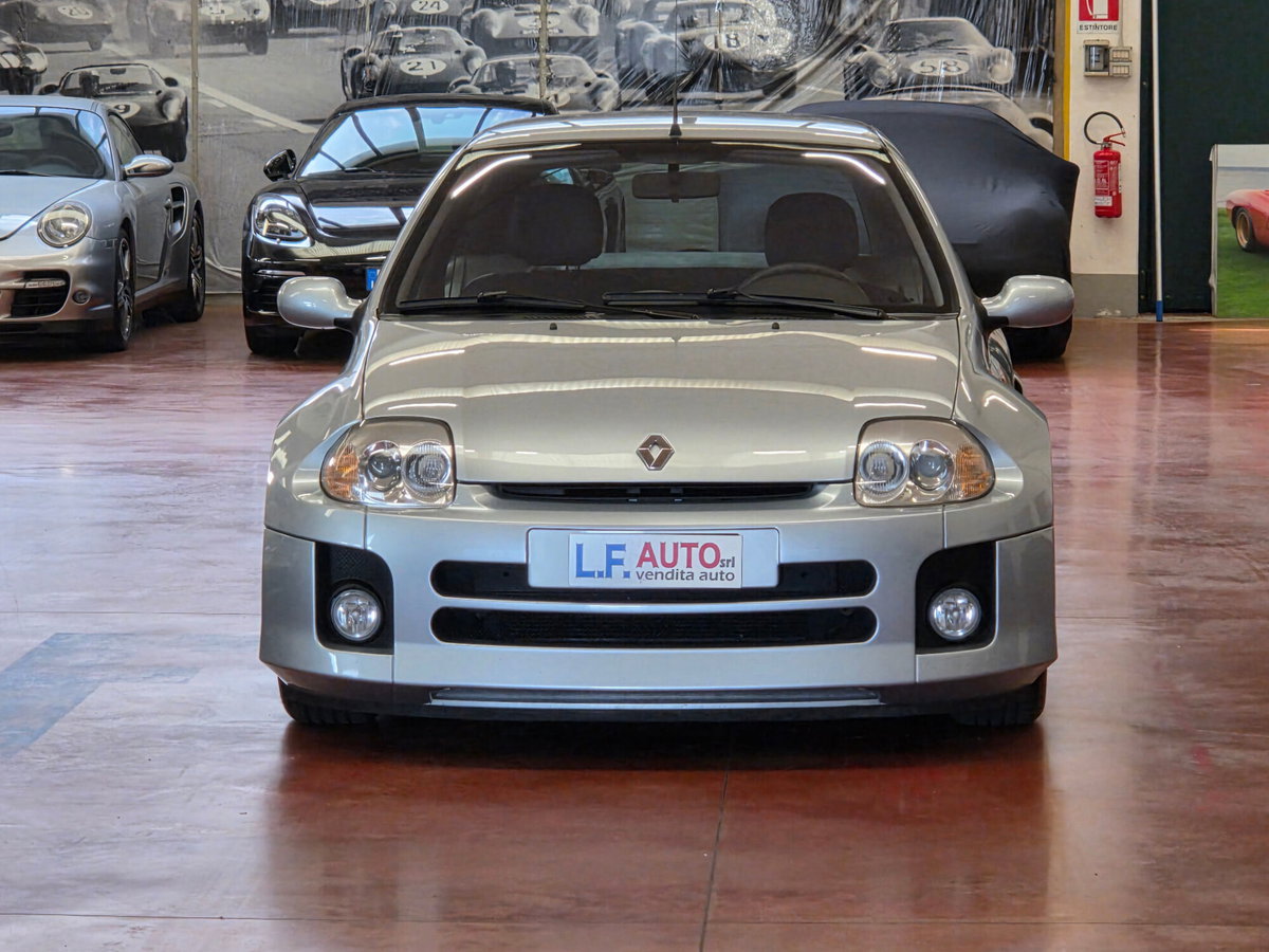 Renault Clio 3.0 V6 24V cat 3 porte Renault Sport (9)