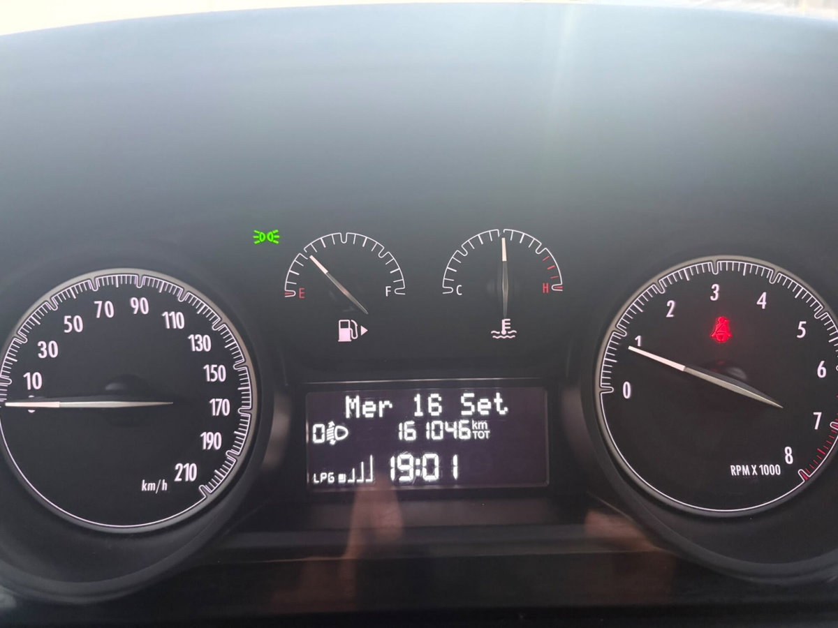 Lancia Ypsilon 1.2 69 CV 5 porte GPL Ecochic Silver (12)