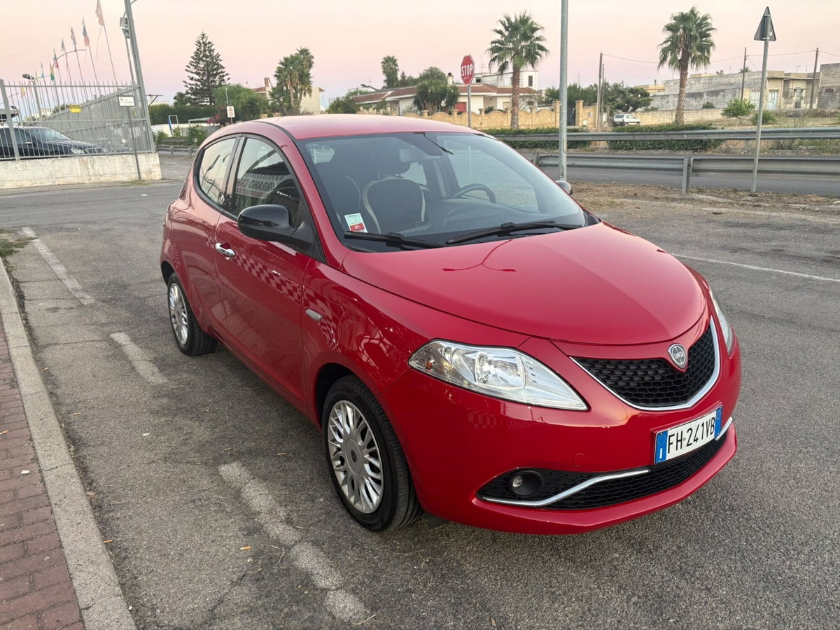 Lancia Ypsilon 1.2 69 CV 5 porte GPL Ecochic Silver (3)