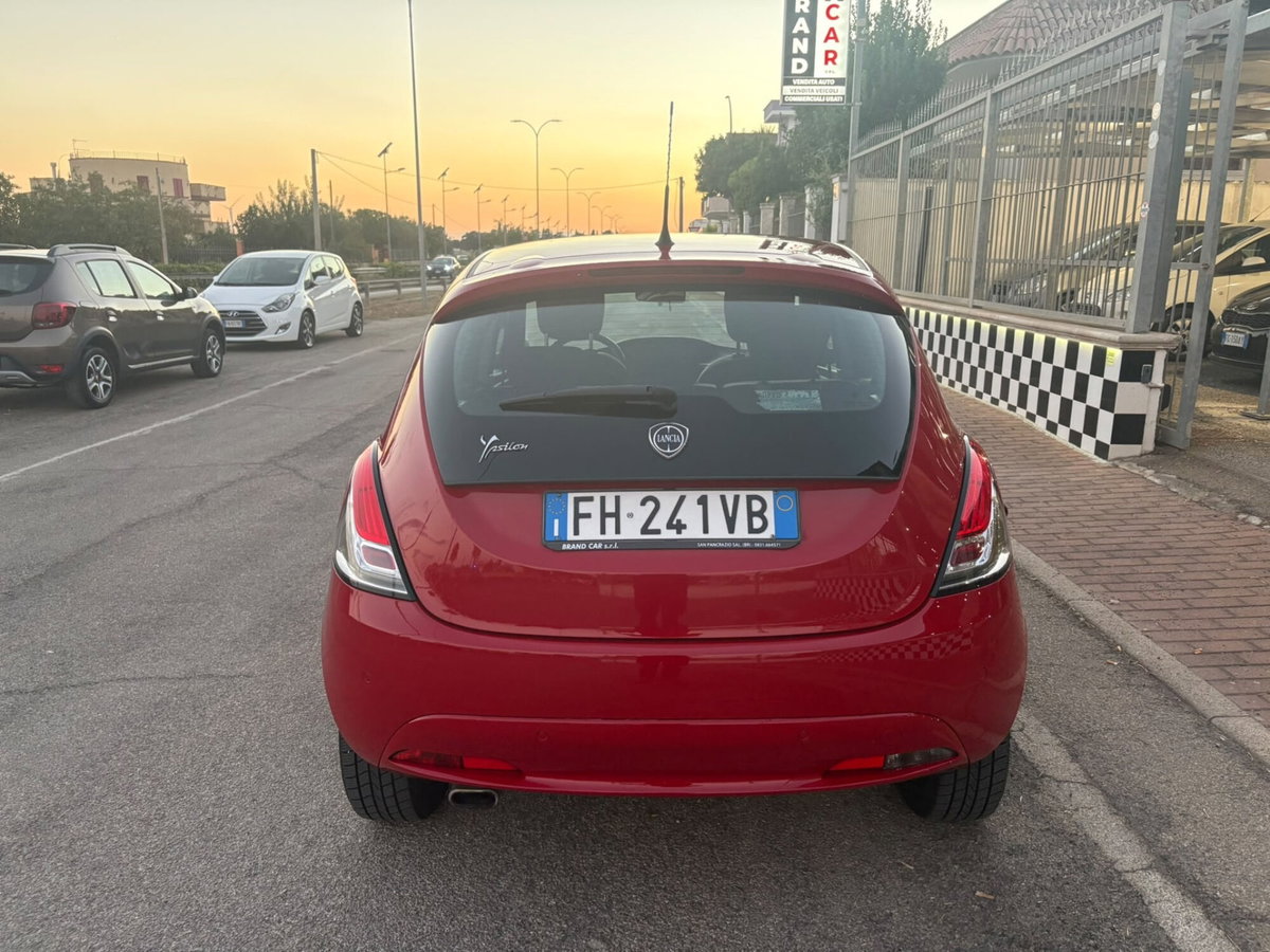Lancia Ypsilon 1.2 69 CV 5 porte GPL Ecochic Silver (6)