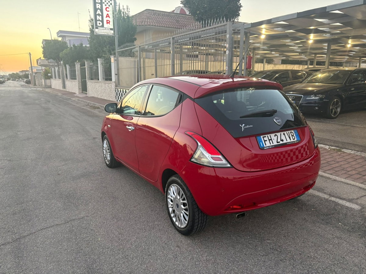 Lancia Ypsilon 1.2 69 CV 5 porte GPL Ecochic Silver (7)