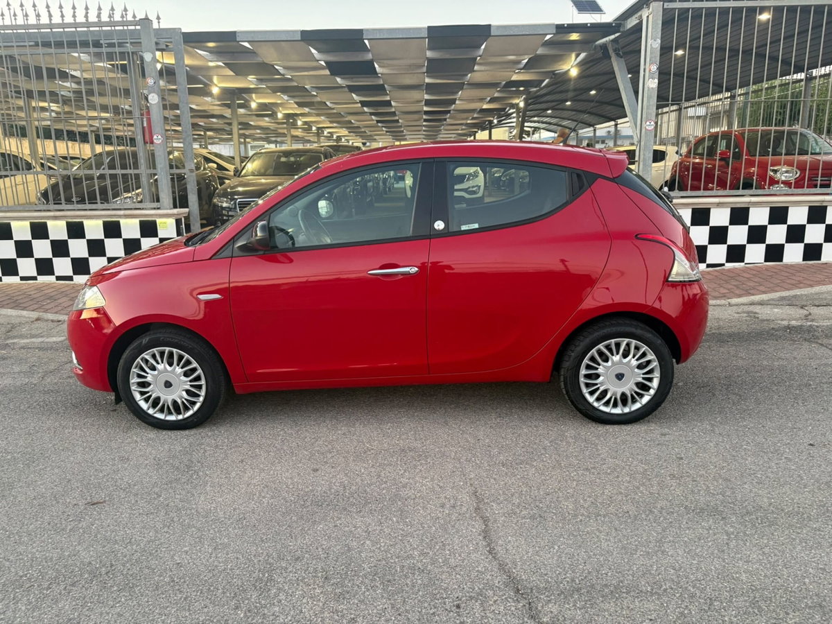 Lancia Ypsilon 1.2 69 CV 5 porte GPL Ecochic Silver (8)