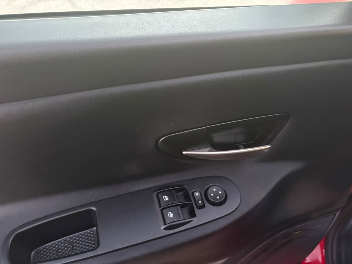 Lancia Ypsilon 1.2 69 CV 5 porte GPL Ecochic Silver (9)