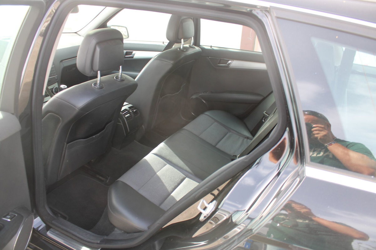Mercedes-Benz Classe C Station Wagon 220 CDI BlueEFFICIENCY Avantgarde AMG (10)