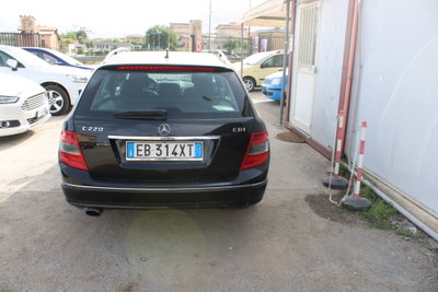 Mercedes-Benz Classe C Station Wagon 220 CDI BlueEFFICIENCY Avantgarde AMG (5)