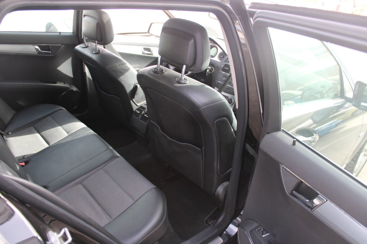 Mercedes-Benz Classe C Station Wagon 220 CDI BlueEFFICIENCY Avantgarde AMG (7)