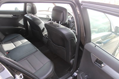 Mercedes-Benz Classe C Station Wagon 220 CDI BlueEFFICIENCY Avantgarde AMG (7)