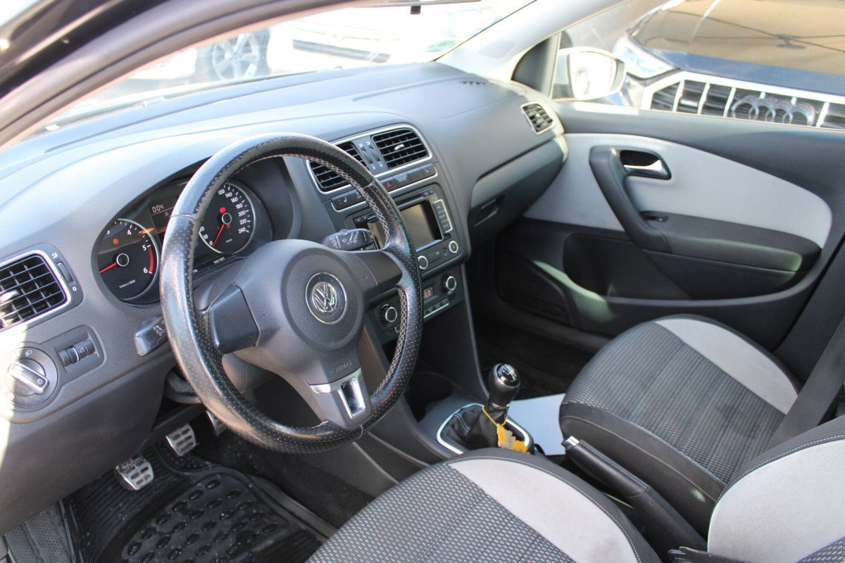 Volkswagen Polo 1.6 TDI 90CV DPF 5 porte Highline (13)