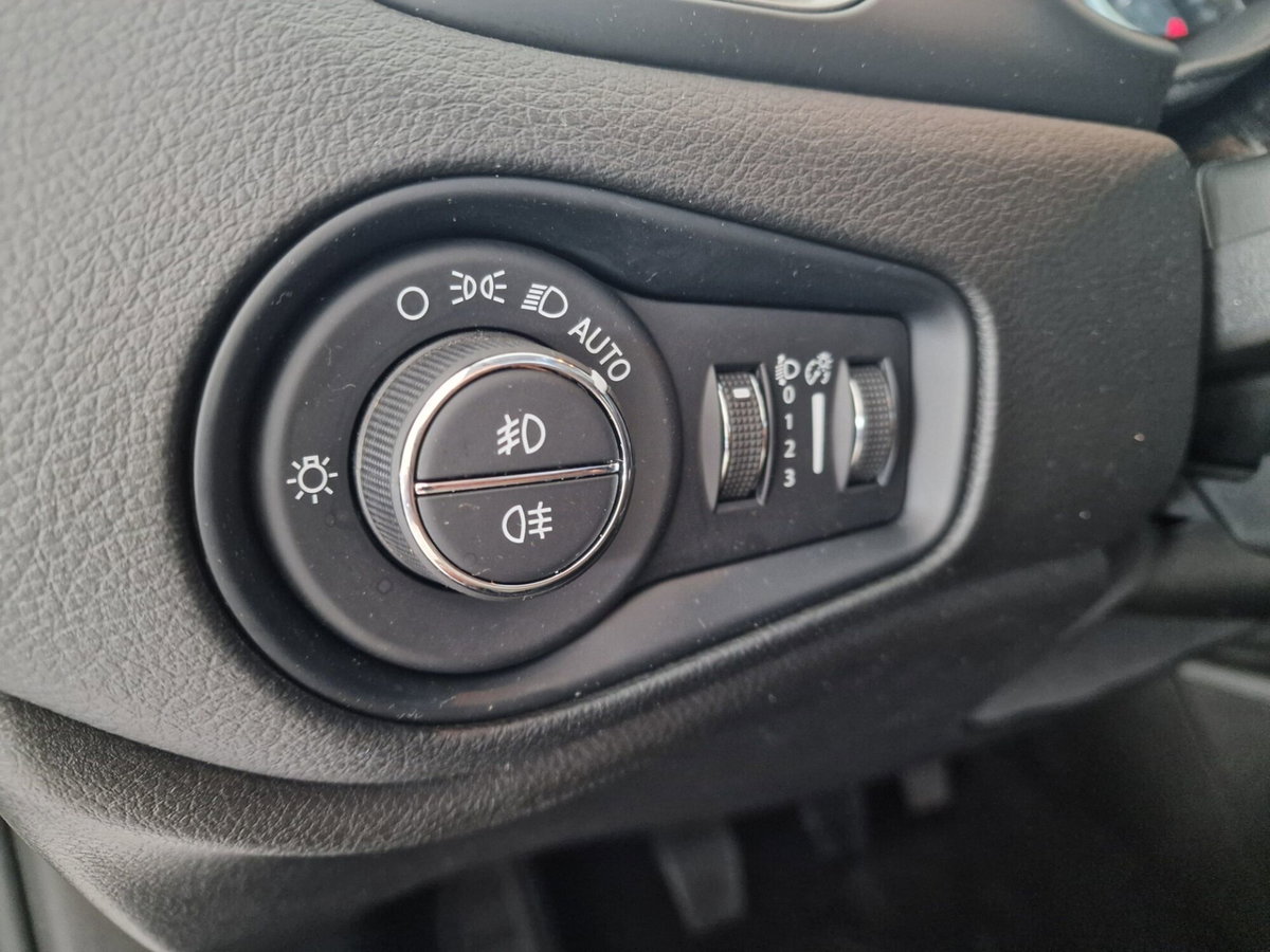 Jeep Renegade 1.6 Mjt 130 CV Limited (8)