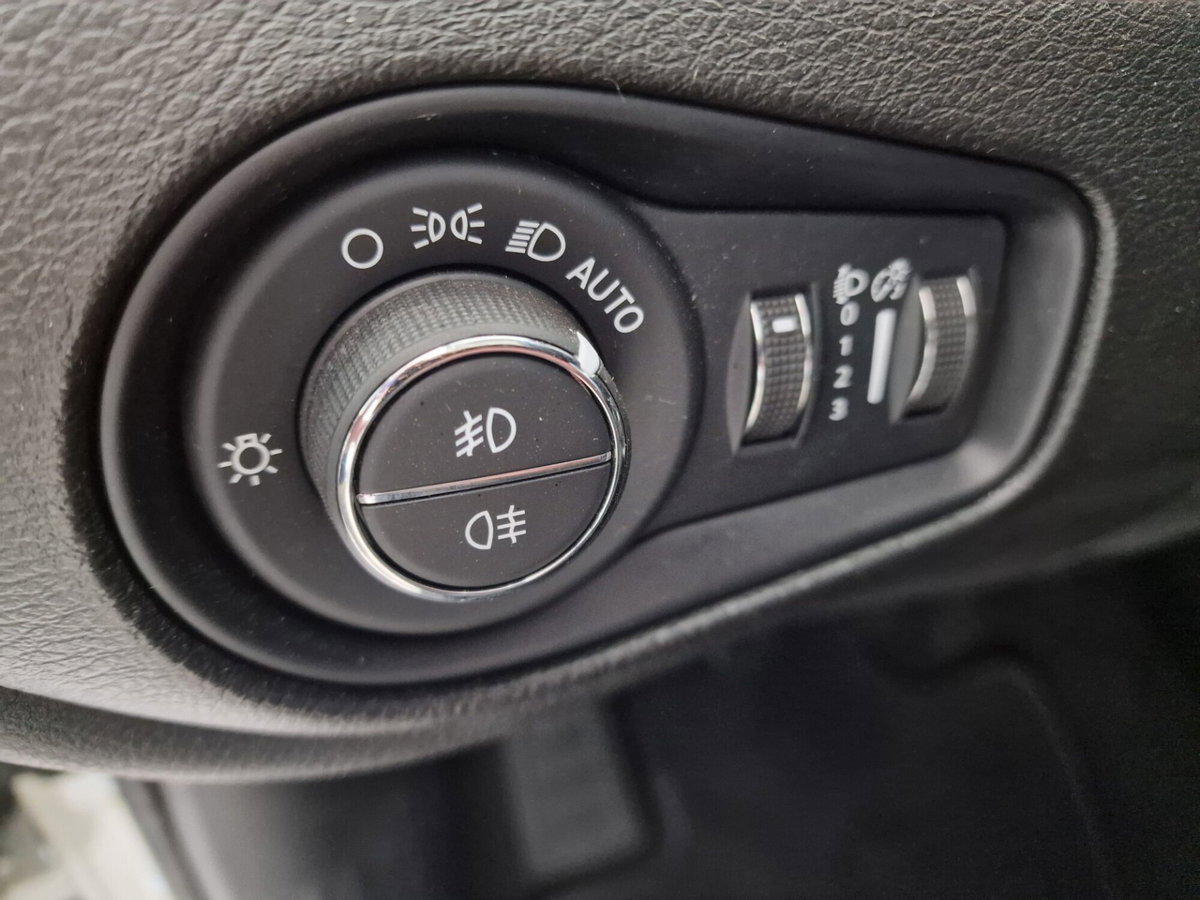 Jeep Renegade 1.6 Mjt 130 CV Limited (13)
