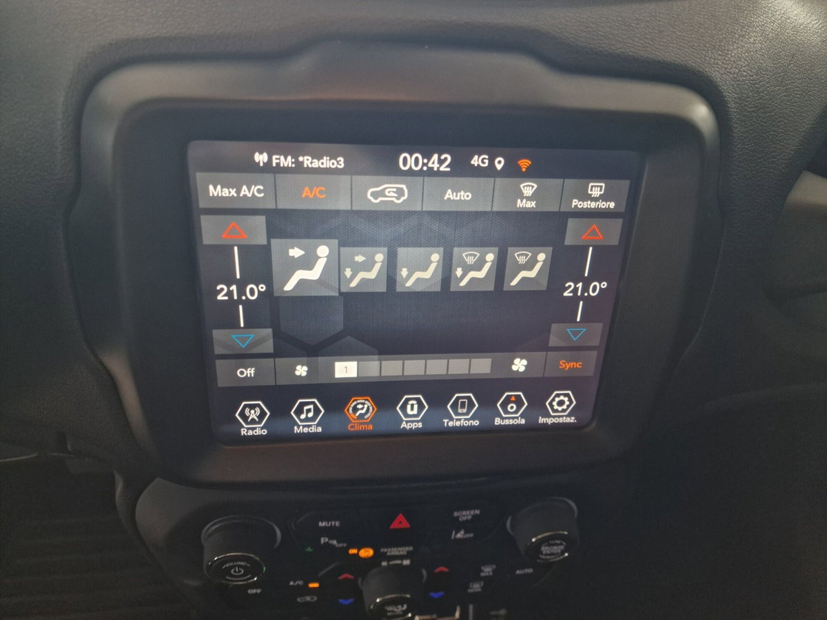 Jeep Renegade 1.3 T4 190CV PHEV 4xe AT6 Limited (8)