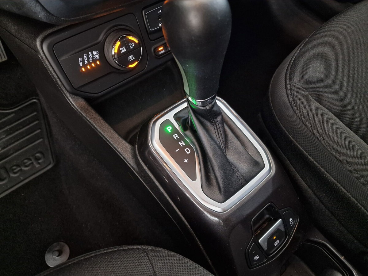 Jeep Renegade 1.3 T4 190CV PHEV 4xe AT6 Limited (9)