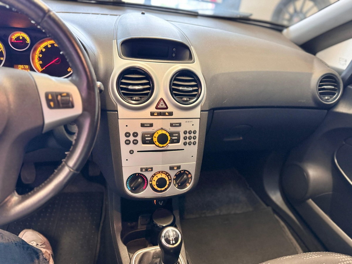 Opel Corsa 1.2 5 porte Edition (10)