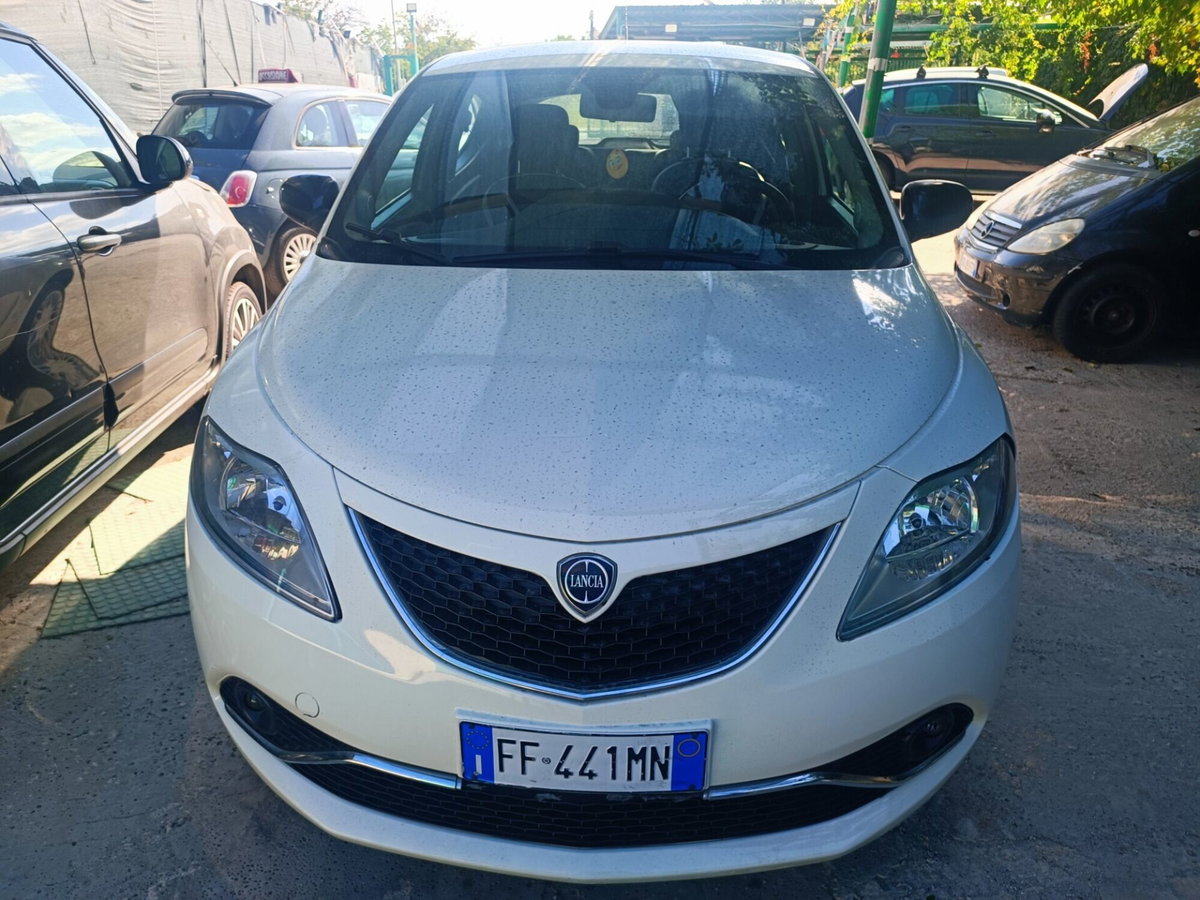 Lancia Ypsilon 0.9 TwinAir 85 CV 5 porte Metano Ecochic Gold