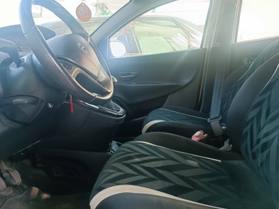 Lancia Ypsilon 0.9 TwinAir 85 CV 5 porte Metano Ecochic Gold (15)