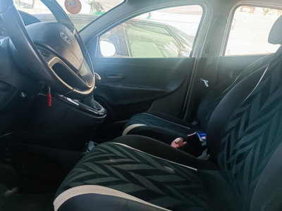 Lancia Ypsilon 0.9 TwinAir 85 CV 5 porte Metano Ecochic Gold (16)