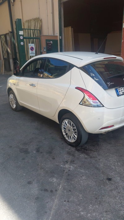 Lancia Ypsilon 0.9 TwinAir 85 CV 5 porte Metano Ecochic Gold (5)