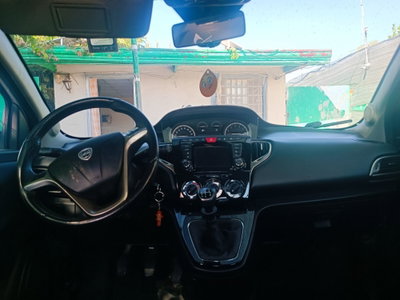 Lancia Ypsilon 0.9 TwinAir 85 CV 5 porte Metano Ecochic Gold (7)