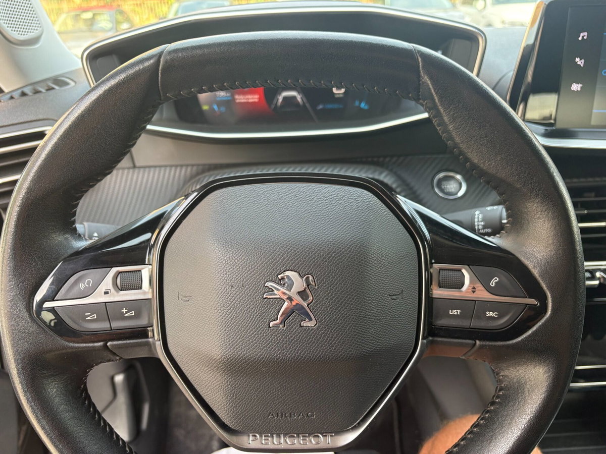 Peugeot 2008 BlueHDi 100 S&S Allure (13)