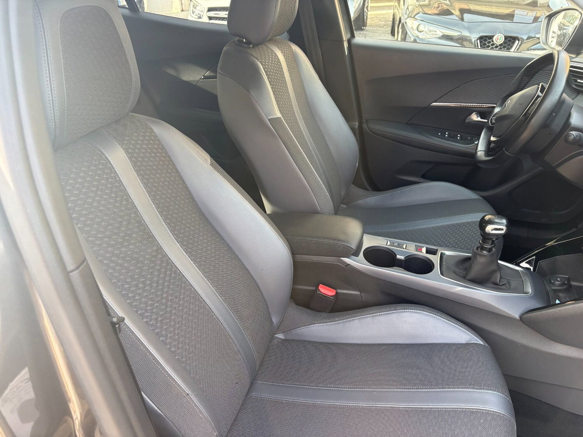 Peugeot 2008 BlueHDi 100 S&S Allure (8)