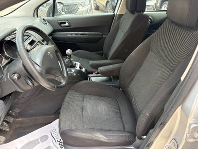 Peugeot 5008 1.6 HDi 112CV Premium (12)
