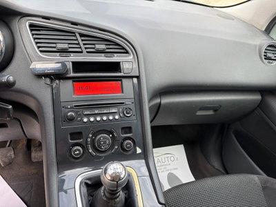 Peugeot 5008 1.6 HDi 112CV Premium (13)