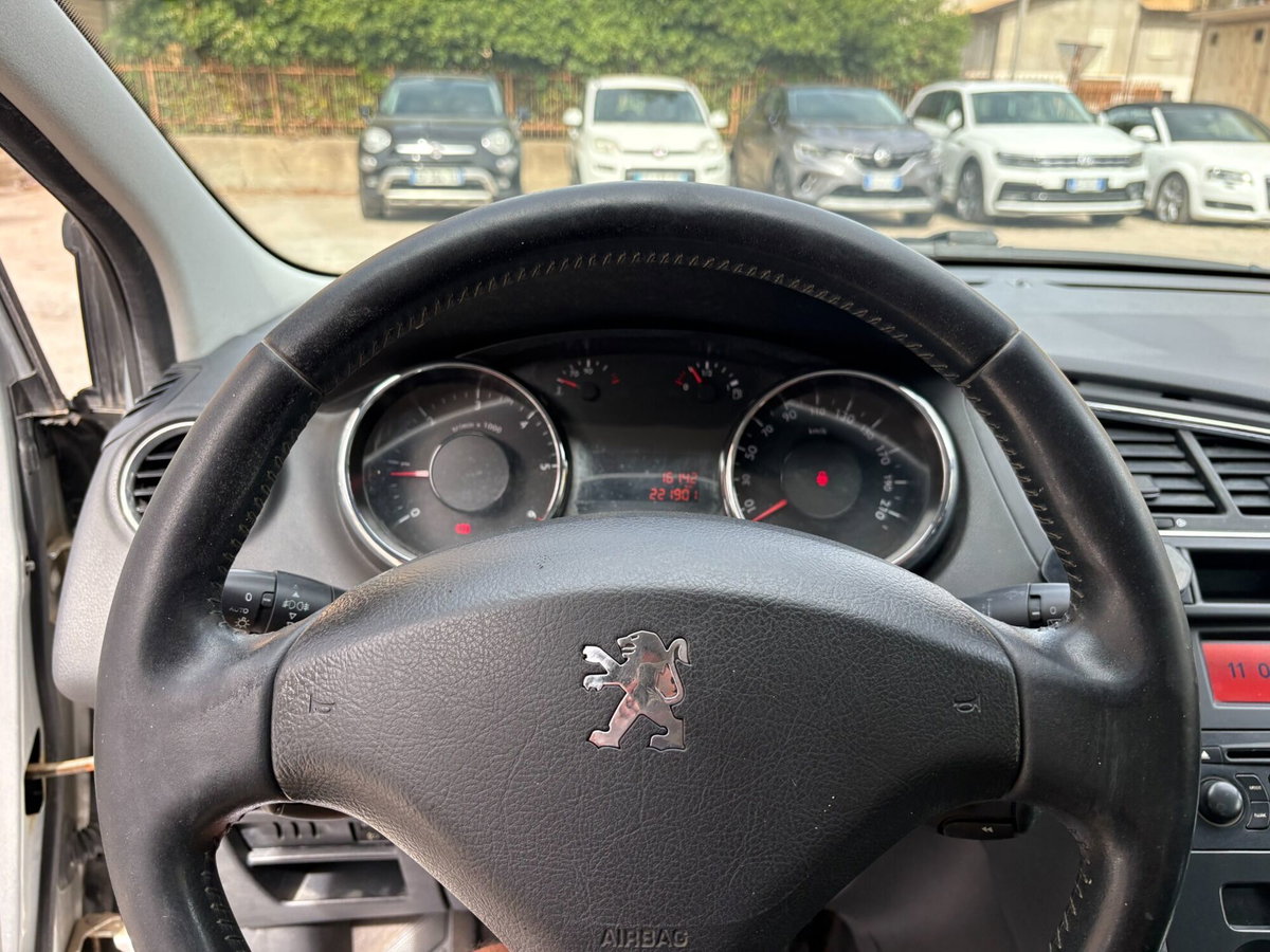 Peugeot 5008 1.6 HDi 112CV Premium (14)