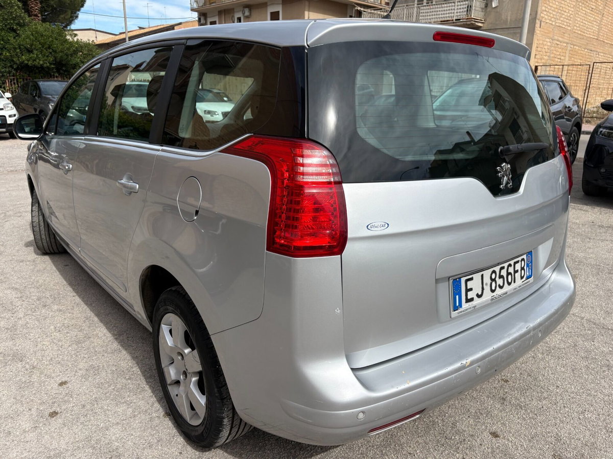 Peugeot 5008 1.6 HDi 112CV Premium (4)