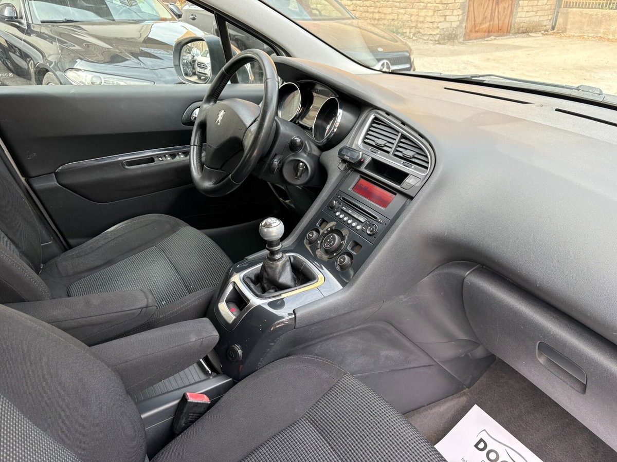 Peugeot 5008 1.6 HDi 112CV Premium (7)