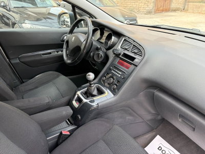 Peugeot 5008 1.6 HDi 112CV Premium (7)
