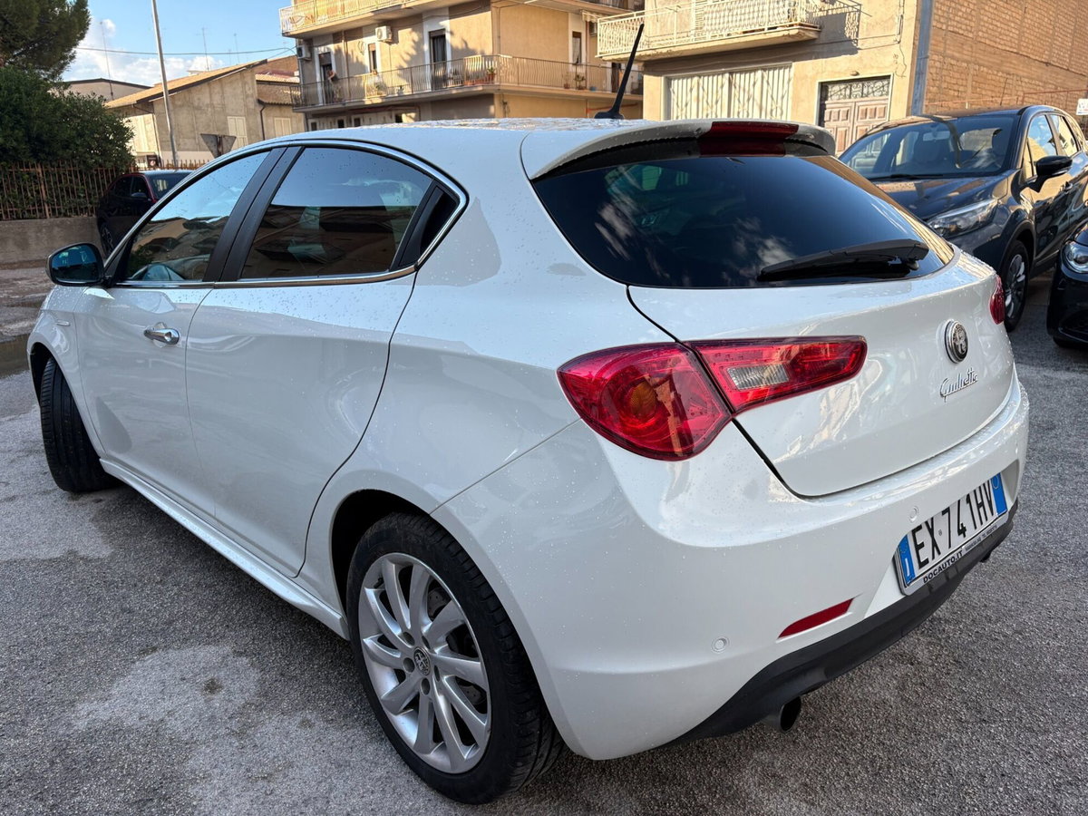 Alfa Romeo Giulietta 2.0 JTDm Super 175cv tct (4)