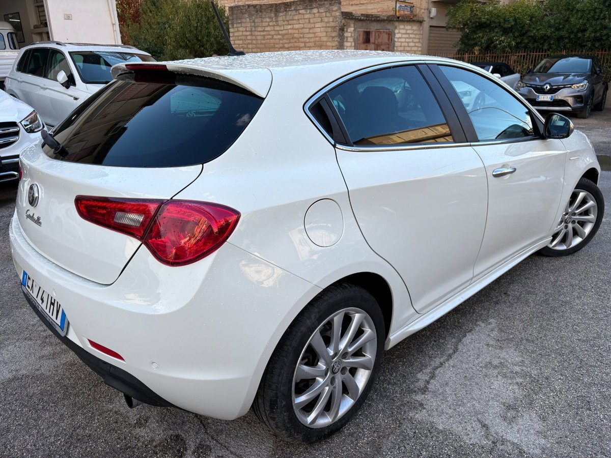 Alfa Romeo Giulietta 2.0 JTDm Super 175cv tct (6)