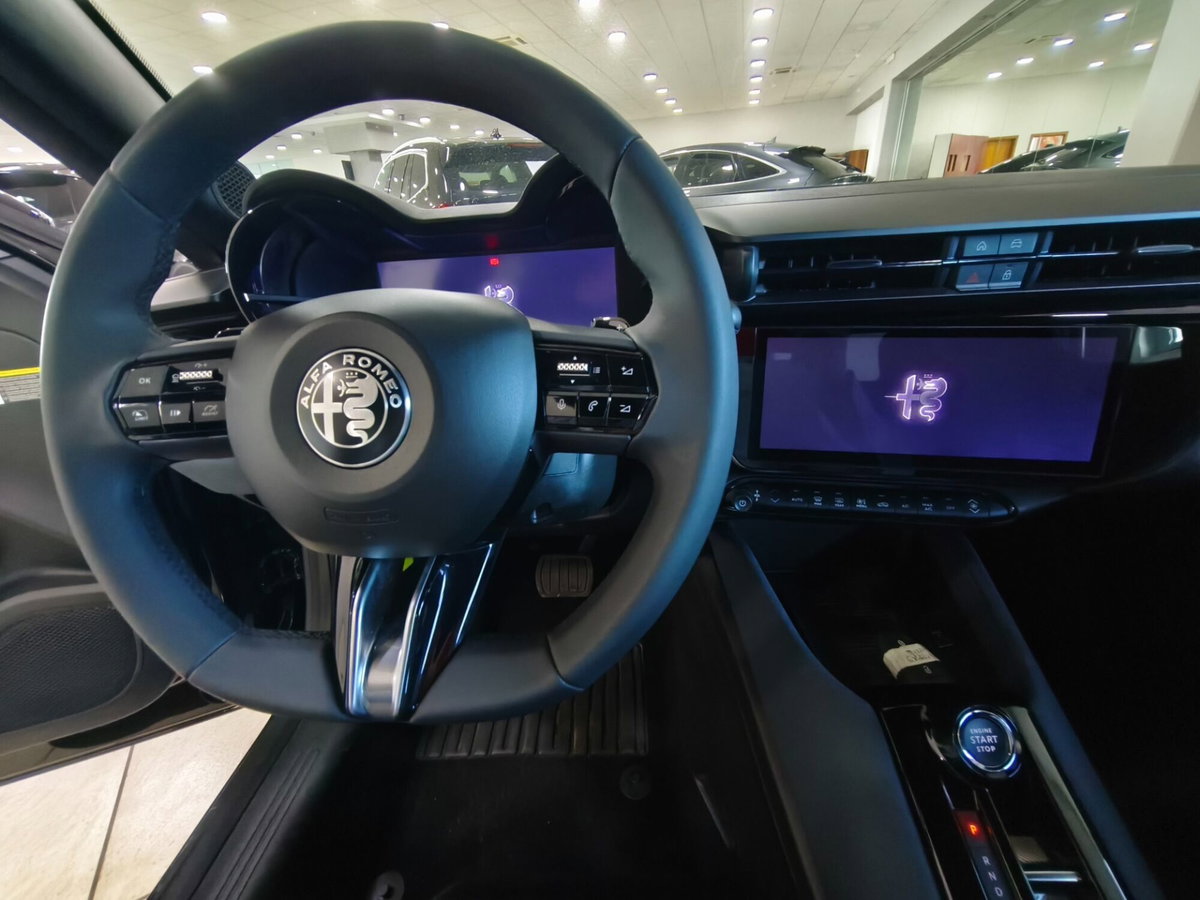 Alfa Romeo Junior 1.2 ibrida 145cv edct6 (8)