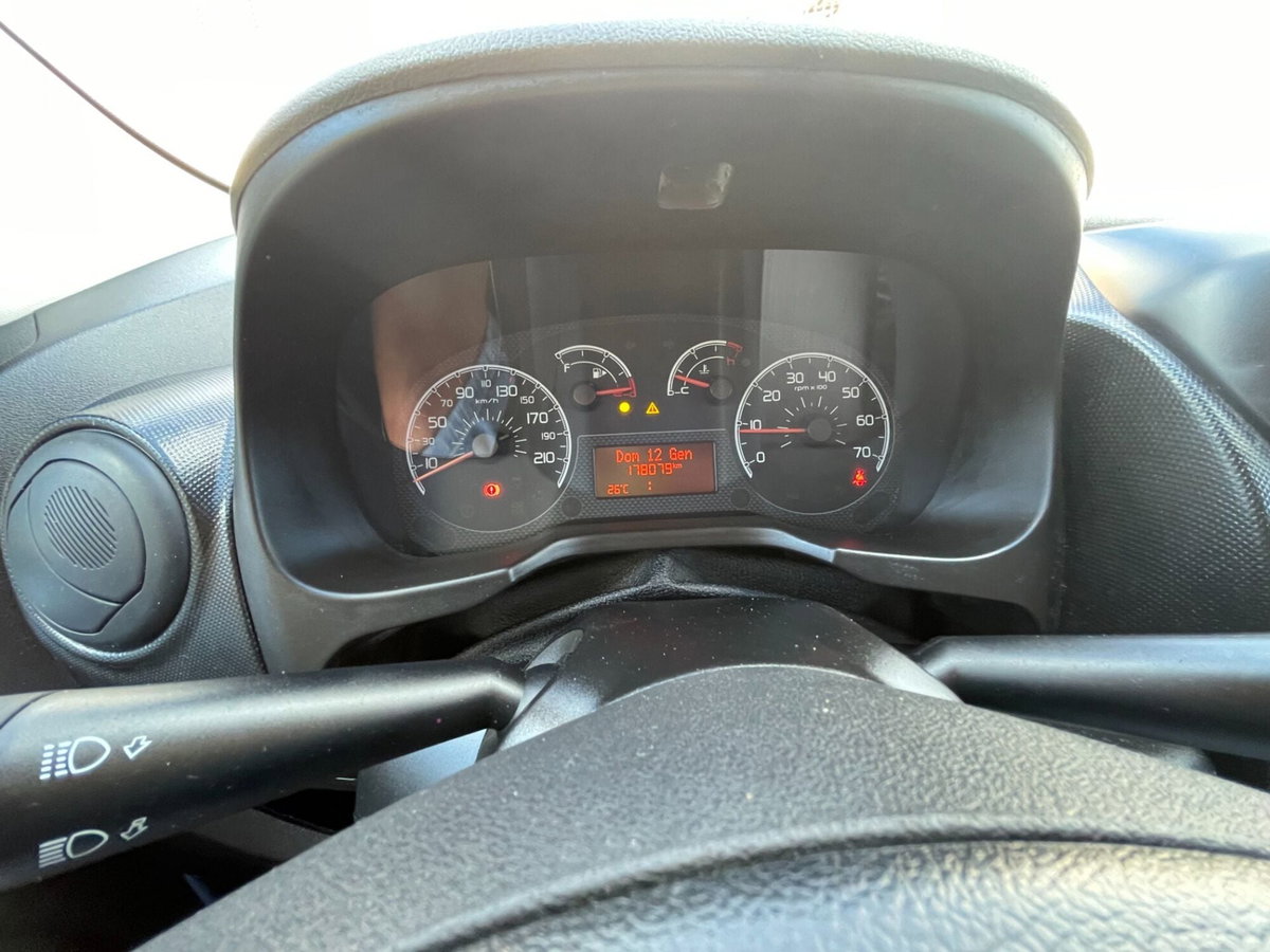Fiat Qubo 1.3 MJT 75 CV Trekking (13)
